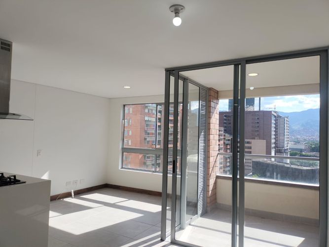 Apartamento de 2 alcobas en venta en El Poblado, Medellín, 86 m² · foto 4 de 16