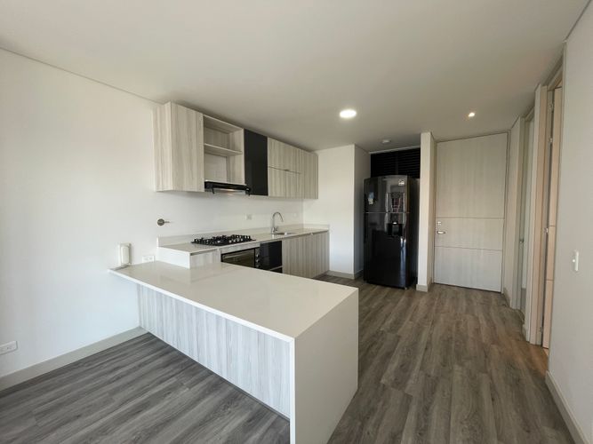 Apartaestudio en venta en El Poblado, Medellín, 57 m² · foto 2 de 14
