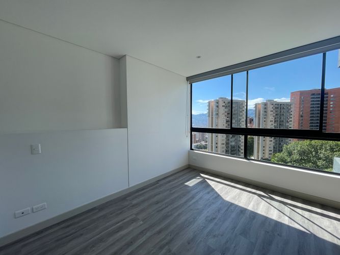 Apartaestudio en venta en El Poblado, Medellín, 57 m² · foto 3 de 14