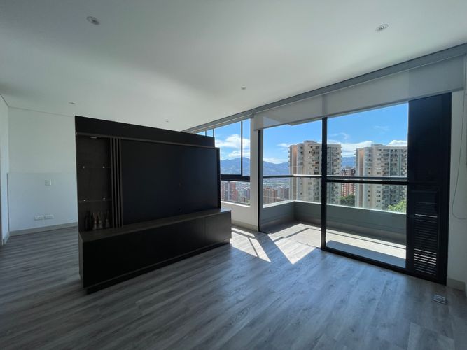 Apartaestudio en venta en El Poblado, Medellín, 57 m² · foto 6 de 14