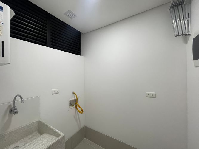 Apartaestudio en venta en El Poblado, Medellín, 57 m² · foto 8 de 14