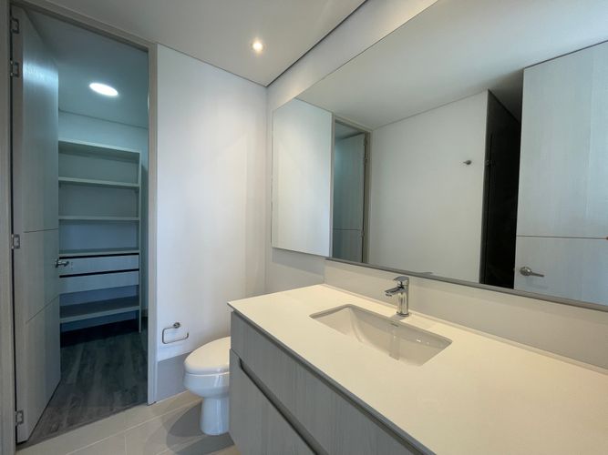 Apartaestudio en venta en El Poblado, Medellín, 57 m² · foto 9 de 14