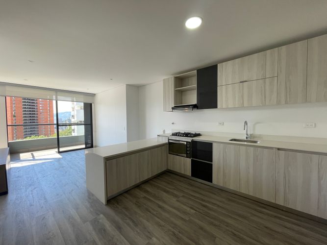 Apartaestudio en venta en El Poblado, Medellín, 57 m² · foto 11 de 14