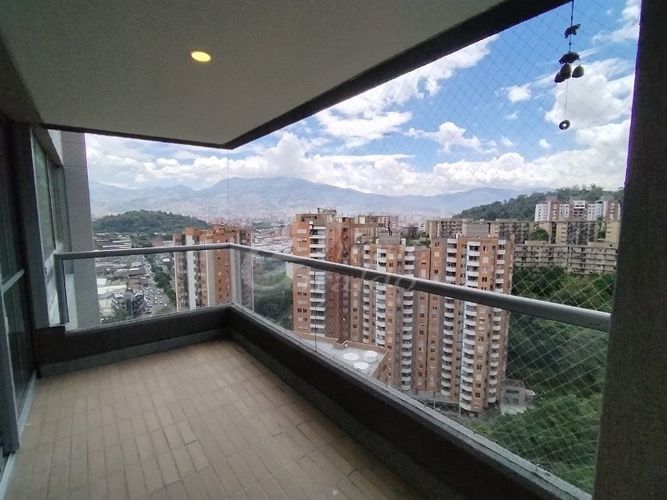 Apartamento de 2 alcobas en arriendo en Colombia, Medellín, 92 m² · foto 5 de 19