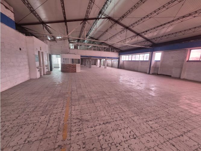 Bodega en arriendo en El Poblado, Medellín, 439 m² · foto 2 de 18