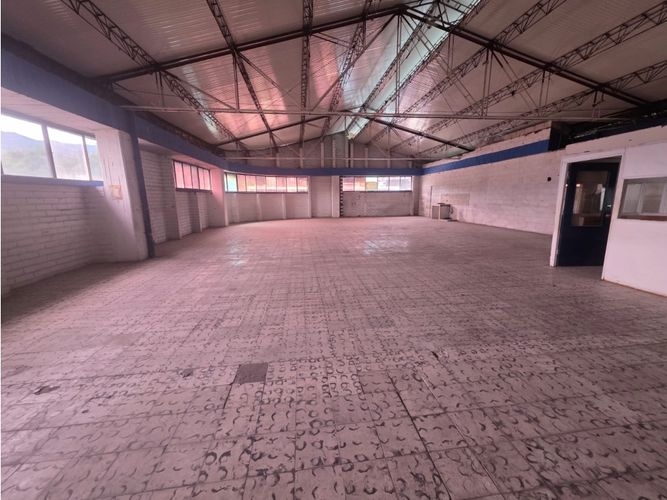 Bodega en arriendo en El Poblado, Medellín, 439 m² · foto 3 de 18