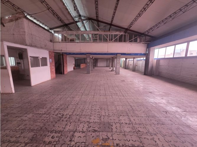 Bodega en arriendo en El Poblado, Medellín, 439 m² · foto 6 de 18