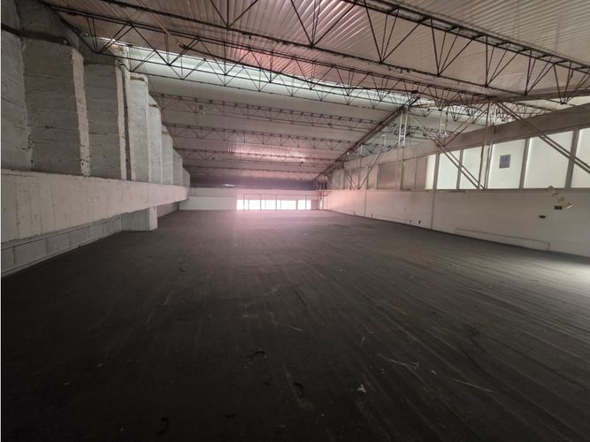 Bodega en arriendo en El Poblado, Medellín, 439 m² · foto 15 de 18
