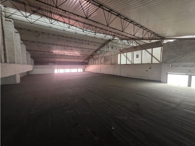 Bodega en arriendo en El Poblado, Medellín, 439 m² · foto 16 de 18