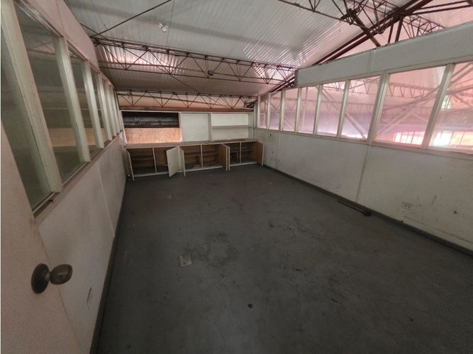Bodega en arriendo en El Poblado, Medellín, 439 m² · foto 17 de 18
