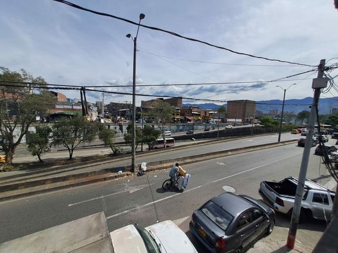 Bodega en arriendo en El Chagualo, Medellín, 100 m² · foto 2 de 9