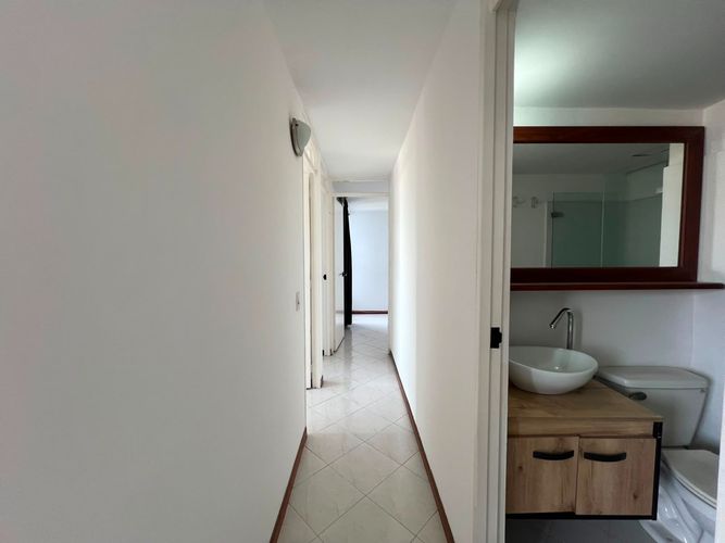 Apartamento de 3 alcobas en arriendo en El Poblado, Medellín, 69 m² · foto 7 de 15