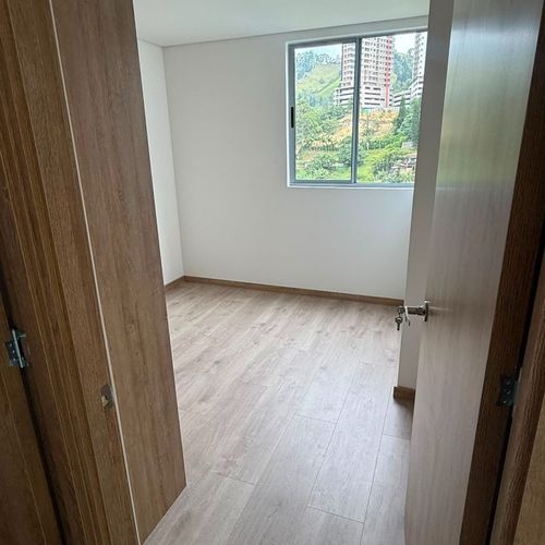 Apartamento de 2 alcobas en venta en San Jose, Sabaneta, 72 m² · foto 13 de 24