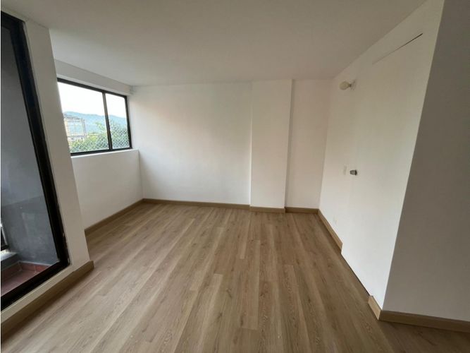 Apartamento de 2 alcobas en arriendo en Altos Del Poblado, Medellín, 101 m² · foto 2 de 14