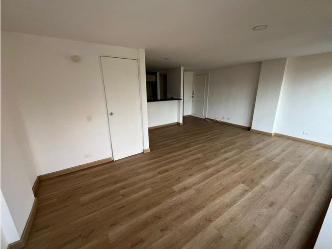 Apartamento de 2 alcobas en arriendo en Altos Del Poblado, Medellín, 101 m² · foto 4 de 14