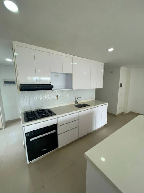 Apartamento de 3 alcobas en arriendo en El Diamante 2, Medellín, 140 m² · foto 2 de 22