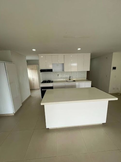 Apartamento de 3 alcobas en arriendo en El Diamante 2, Medellín, 140 m² · foto 17 de 22