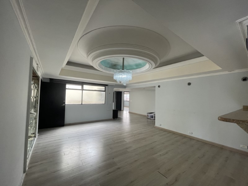 Apartamento en arriendo en Laureles, Medellín · foto 4 de 24