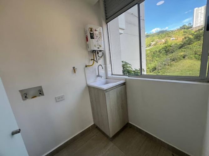 Apartamento de 2 alcobas en venta en Mayorca, Sabaneta, 78 m² · foto 8 de 19
