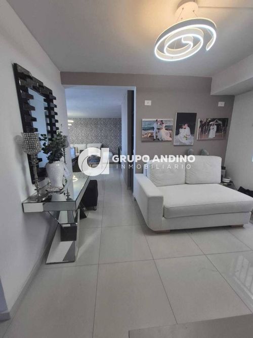 Apartamento de 3 alcobas en venta en Cabecera Del Llano, Bucaramanga, 99 m² · foto 6 de 22