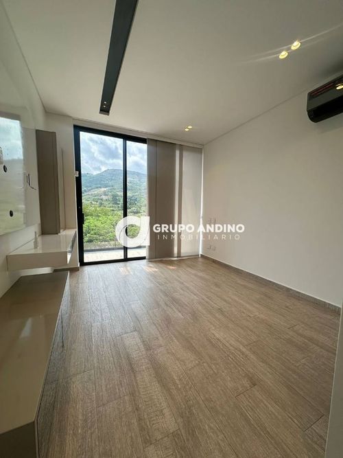 Casa de 5 alcobas en venta en Ruitoque, Floridablanca, 322 m² · foto 4 de 24