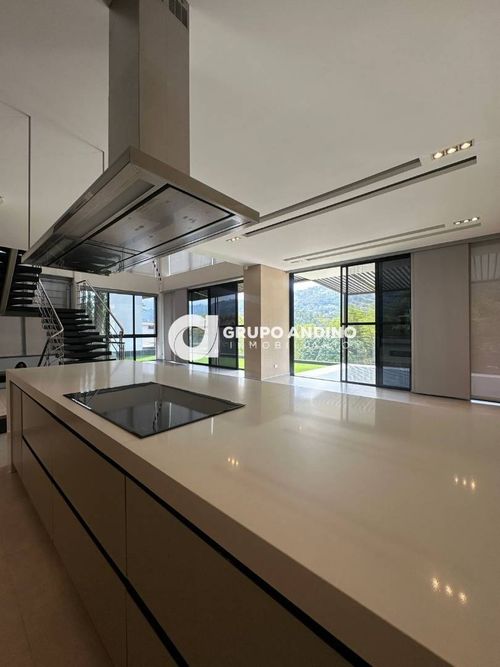 Casa de 5 alcobas en venta en Ruitoque, Floridablanca, 322 m² · foto 15 de 24