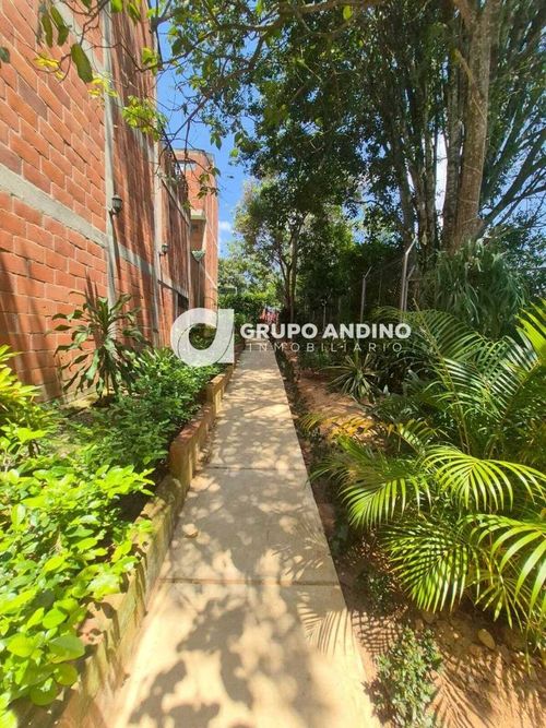 Casa de 4 alcobas en venta en Granjas De Provenza, Bucaramanga, 270 m² · foto 3 de 24
