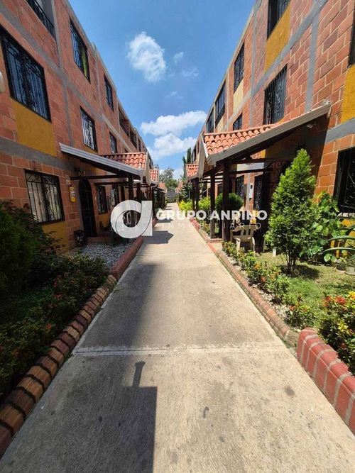 Casa de 4 alcobas en venta en Granjas De Provenza, Bucaramanga, 270 m² · foto 4 de 24