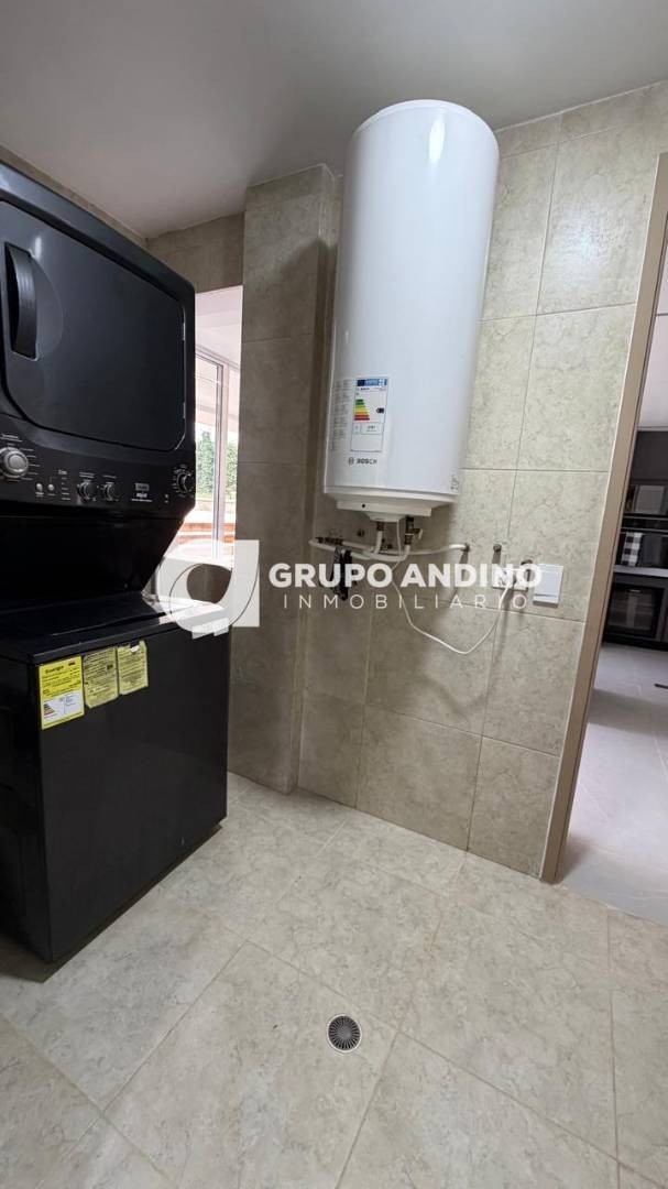 Casa en arriendo en El Poblado, Medellín · foto 2 de 24