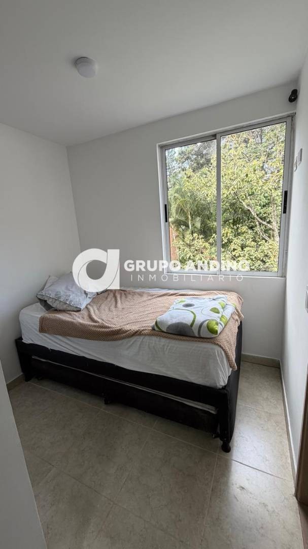 Casa en arriendo en El Poblado, Medellín · foto 3 de 24