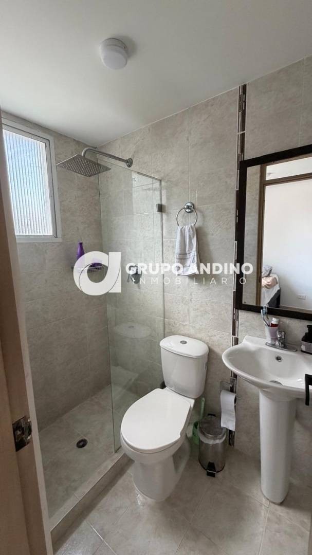 Casa en arriendo en El Poblado, Medellín · foto 4 de 24