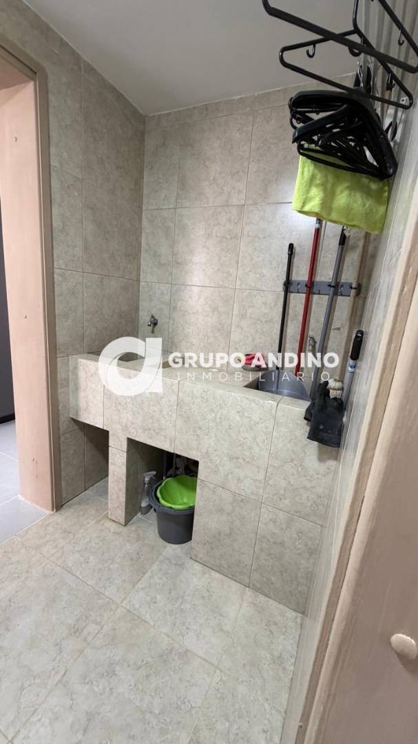 Casa en arriendo en El Poblado, Medellín · foto 5 de 24