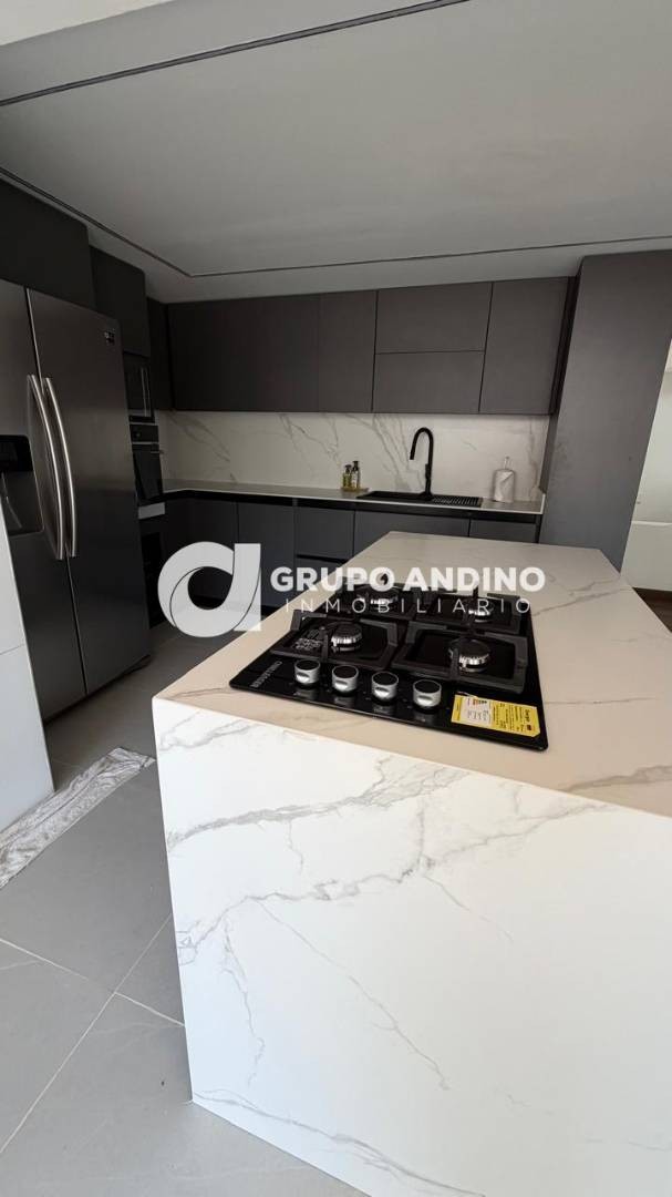 Casa en arriendo en El Poblado, Medellín · foto 6 de 24