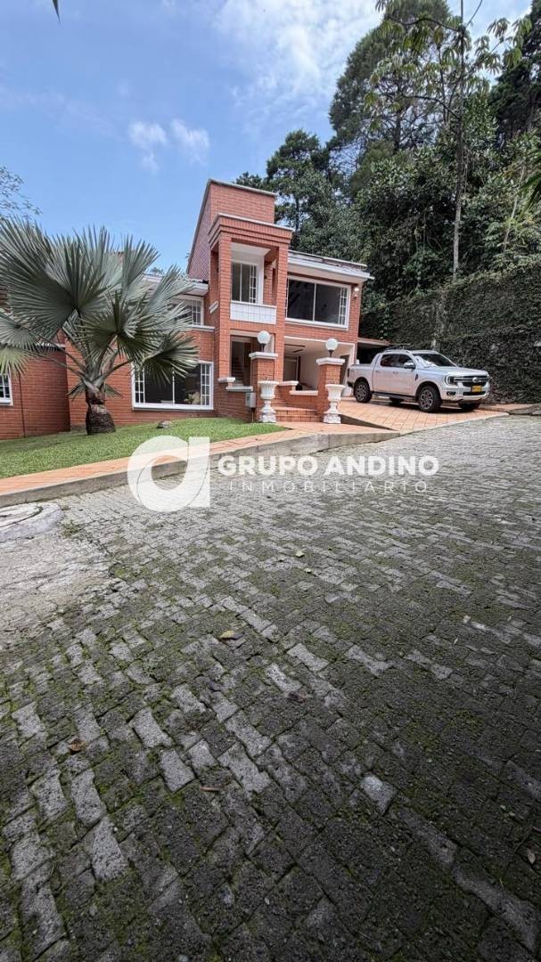 Casa en arriendo en El Poblado, Medellín · foto 8 de 24