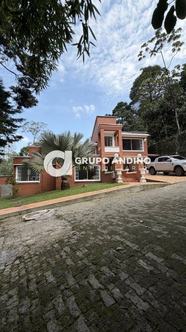 Casa en arriendo en El Poblado, Medellín · foto 10 de 24