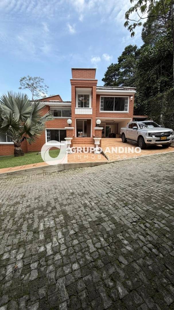 Casa en arriendo en El Poblado, Medellín · foto 11 de 24