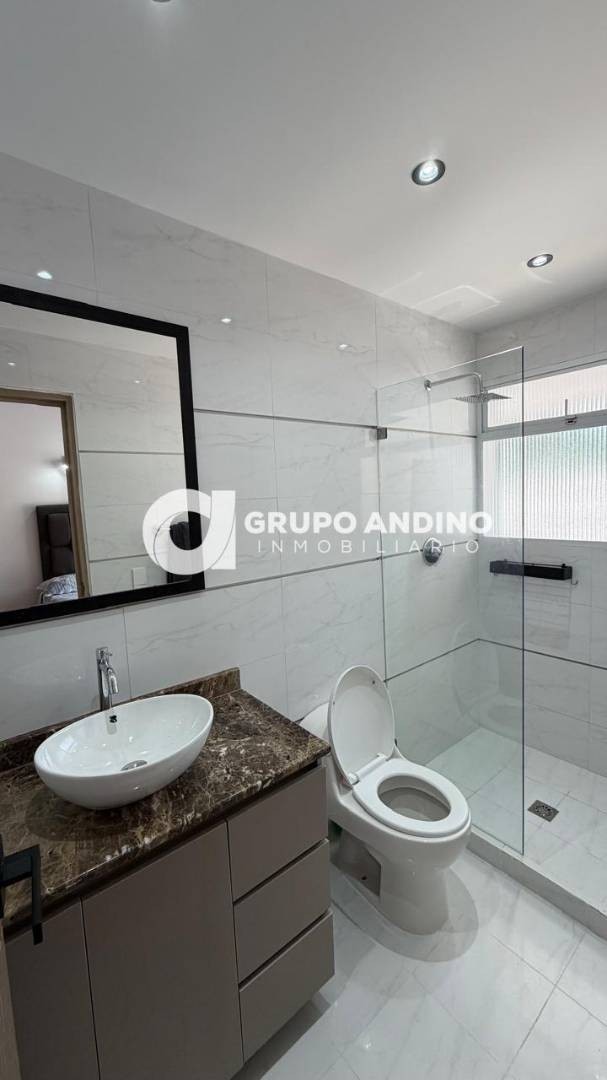 Casa en arriendo en El Poblado, Medellín · foto 14 de 24
