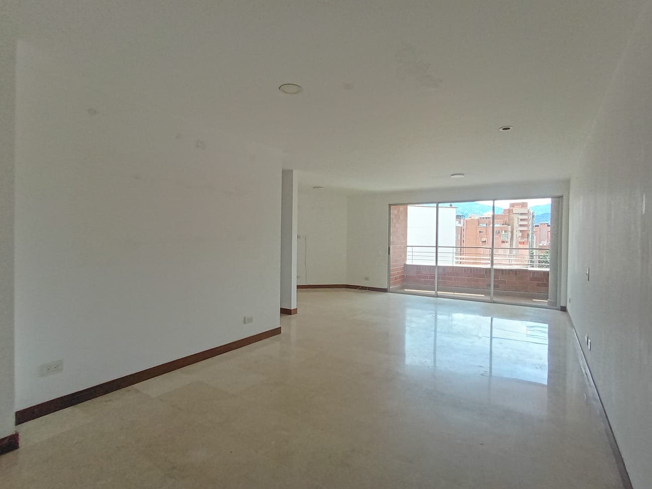 Apartamento en arriendo en Laureles, Medellín · foto 3 de 19