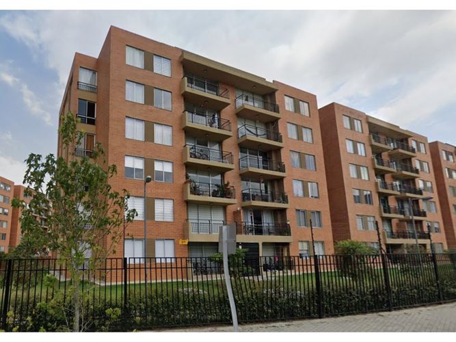 Apartamento de 3 alcobas en venta en Hacienda Casablanca Arboleda, Madrid, 70 m² · foto 2 de 24