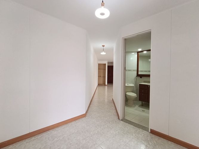 Apartamento de 3 alcobas en arriendo en El Diamante No. 2, Medellín, 125 m² · foto 3 de 20