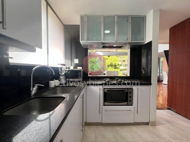 Apartamento de 2 alcobas en arriendo en El Poblado, Medellín, 137 m² · foto 2 de 24