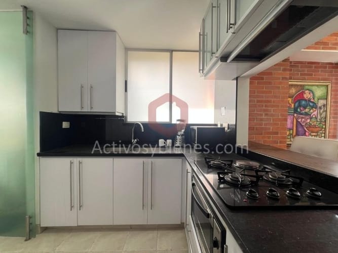 Apartamento de 2 alcobas en arriendo en El Poblado, Medellín, 137 m² · foto 3 de 24