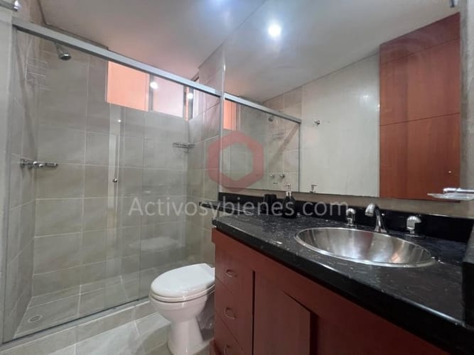 Apartamento de 2 alcobas en arriendo en El Poblado, Medellín, 137 m² · foto 18 de 24