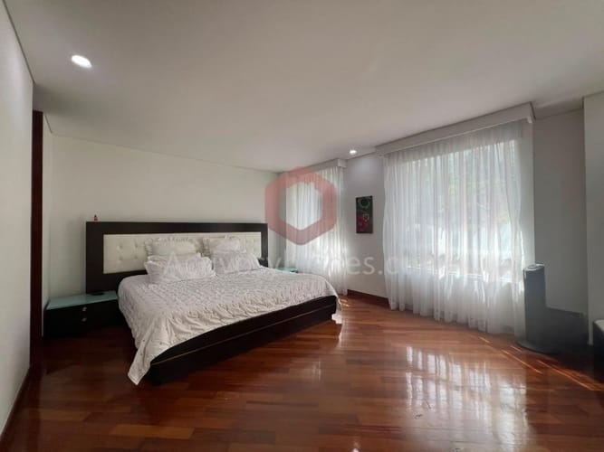 Apartamento de 2 alcobas en arriendo en El Poblado, Medellín, 137 m² · foto 20 de 24