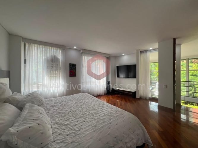 Apartamento de 2 alcobas en arriendo en El Poblado, Medellín, 137 m² · foto 22 de 24