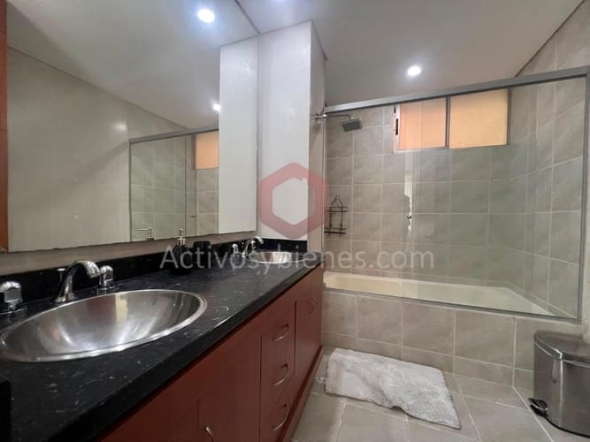 Apartamento de 2 alcobas en arriendo en El Poblado, Medellín, 137 m² · foto 24 de 24