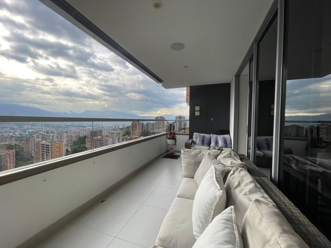 Apartamento de 3 alcobas en venta en Loma Del Esmeraldal, Envigado, 161 m² · foto 2 de 22