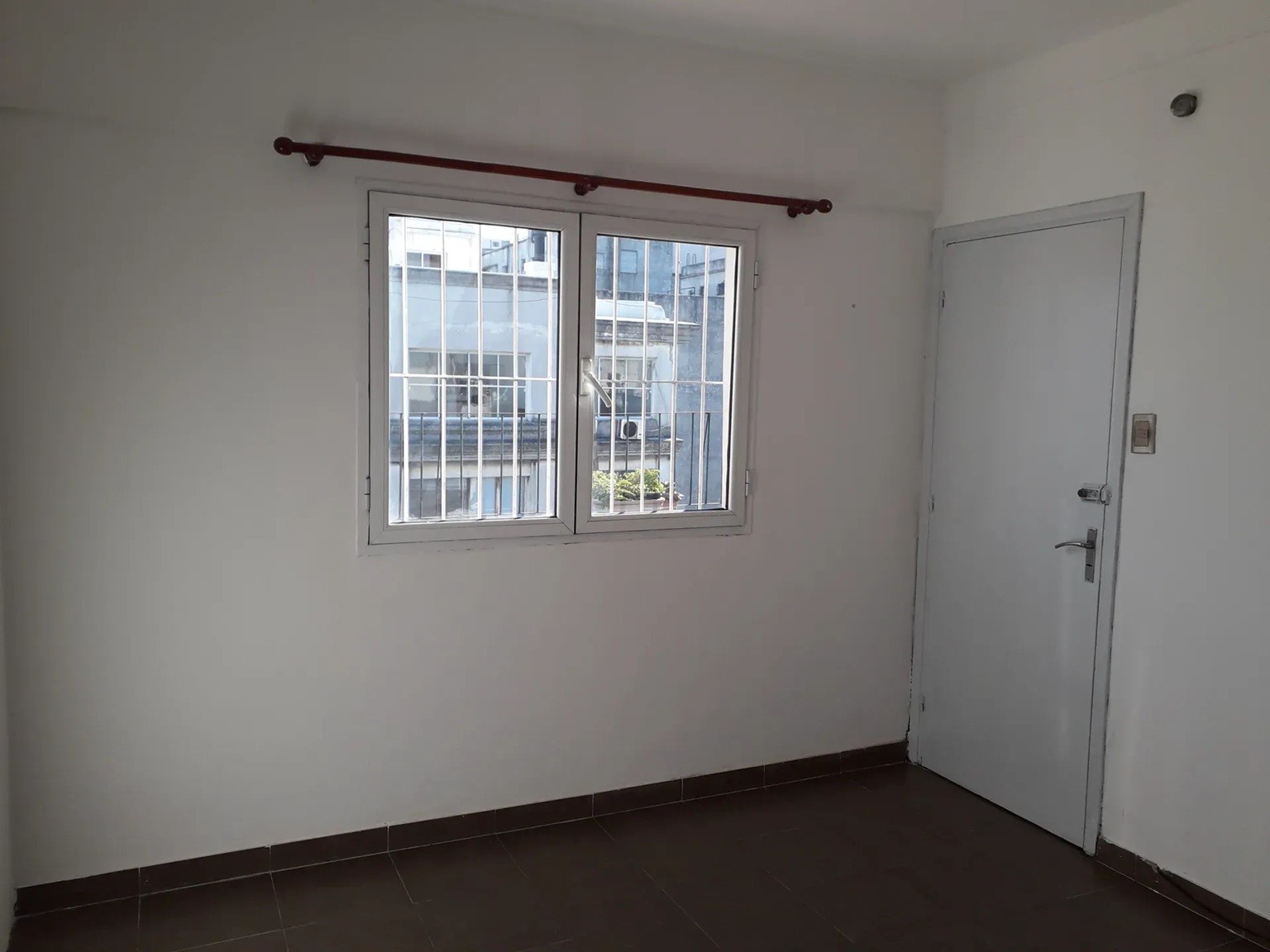 ALQUILER EN EL CENTRO, PENTHOUSE DE 1 DORMITORIO, PISO 8, AMPLIA TERRAZA, GASTOS COMUNES BAJOS · Foto 10