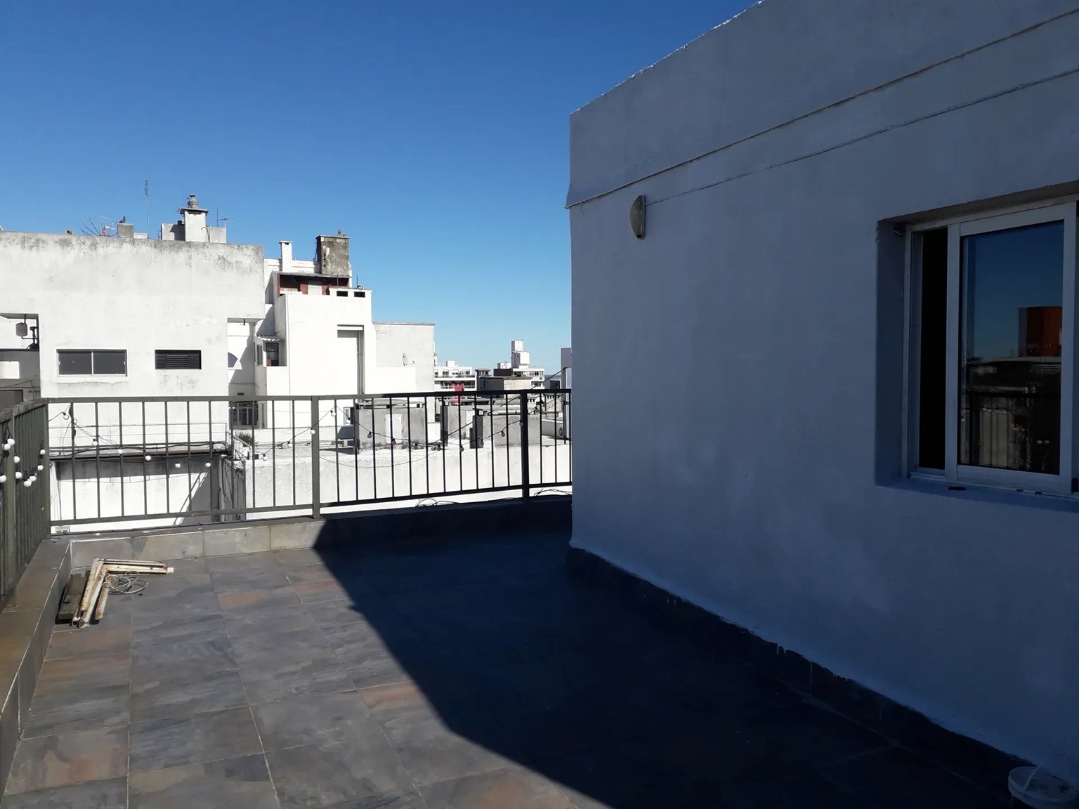 ALQUILER EN EL CENTRO, PENTHOUSE DE 1 DORMITORIO, PISO 8, AMPLIA TERRAZA, GASTOS COMUNES BAJOS · Foto 7