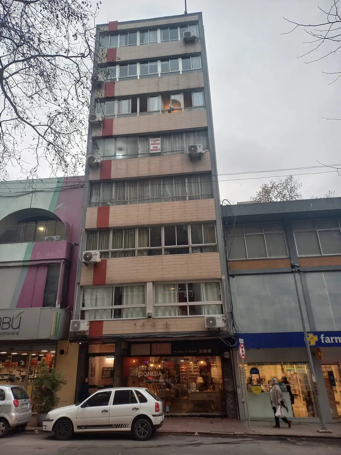 ALQUILER EN EL CENTRO, PENTHOUSE DE 1 DORMITORIO, PISO 8, AMPLIA TERRAZA, GASTOS COMUNES BAJOS · Foto 9